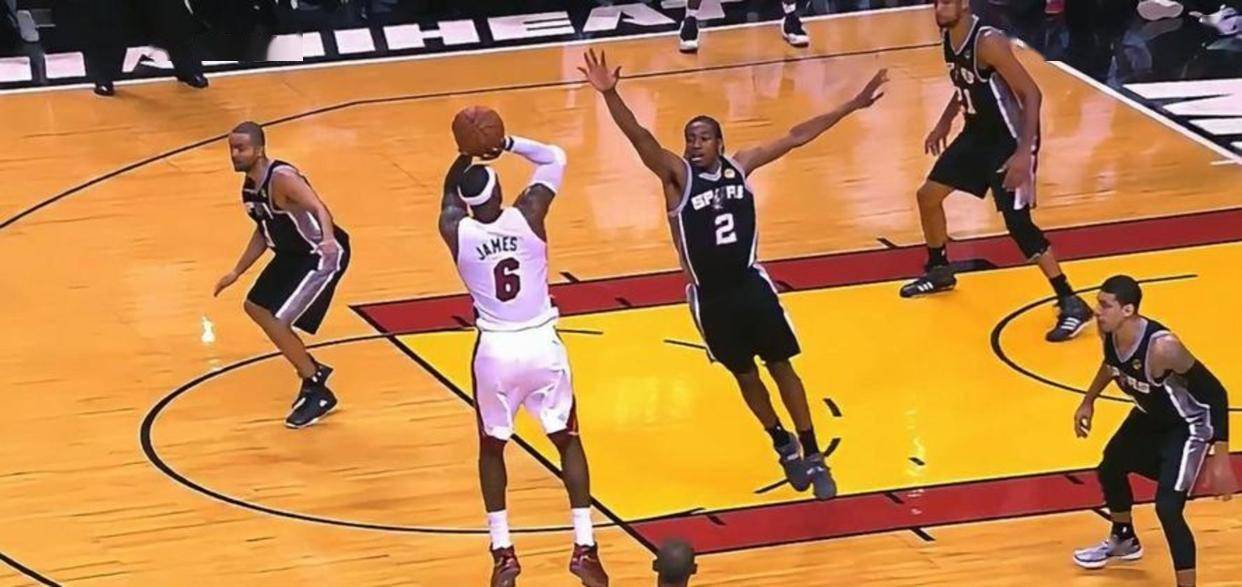 包含DWG不断突破！，詹姆斯连续五场比赛得分超过重要助攻上演精彩一战的词条