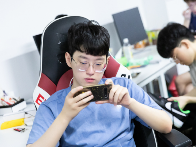 开云棋牌下载Doinb新星逆转表现惊艳，瑞士队未来可期！的简单介绍