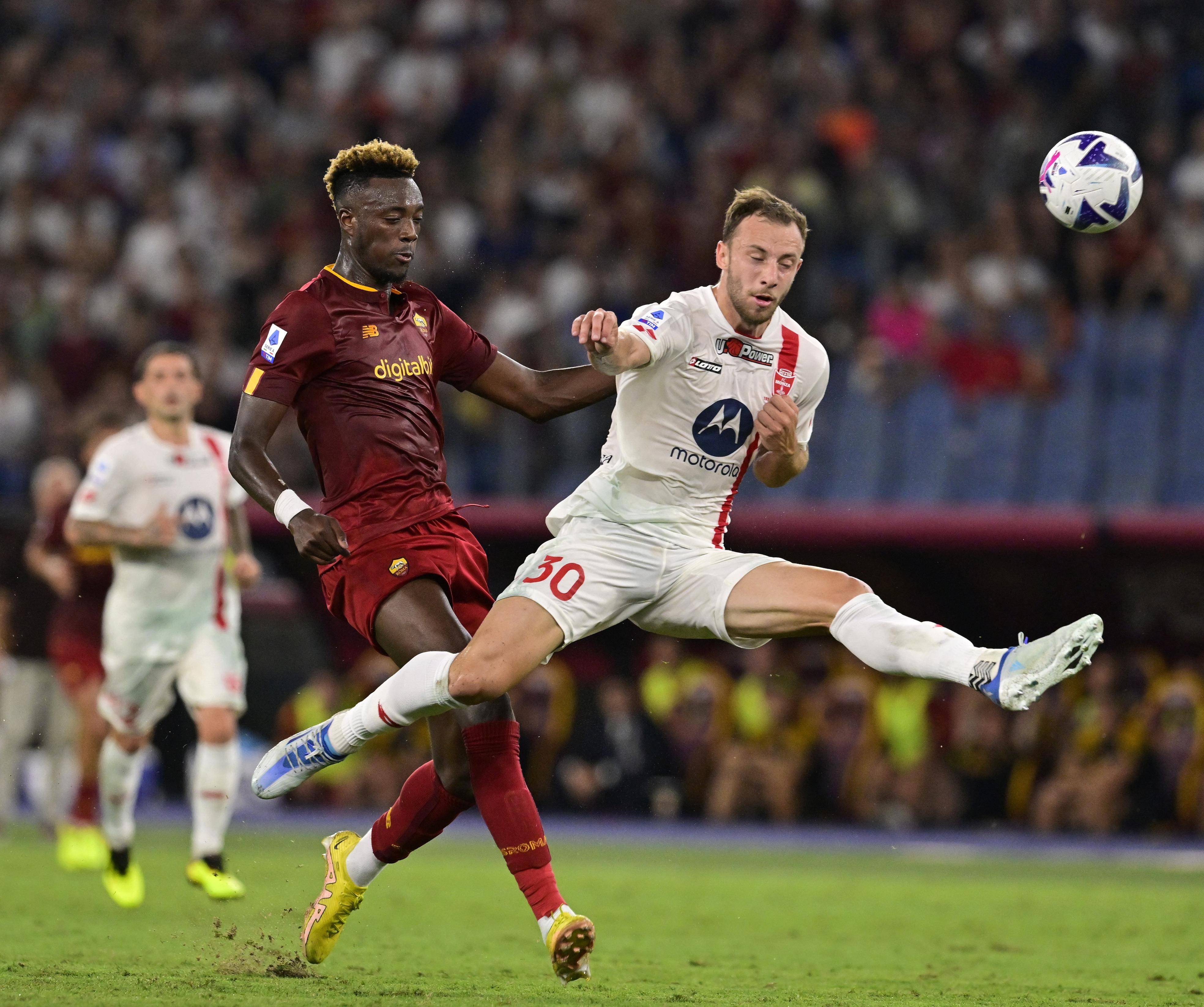 波尔图迎意甲关键赛；冲刺阶段篮板制胜；底气十足；心理建设被强调的简单介绍